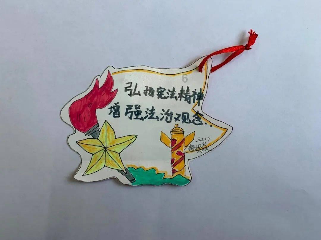 救援年轻女歌手